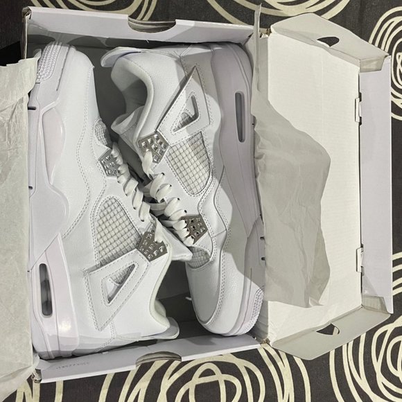 Athletic_Shoes